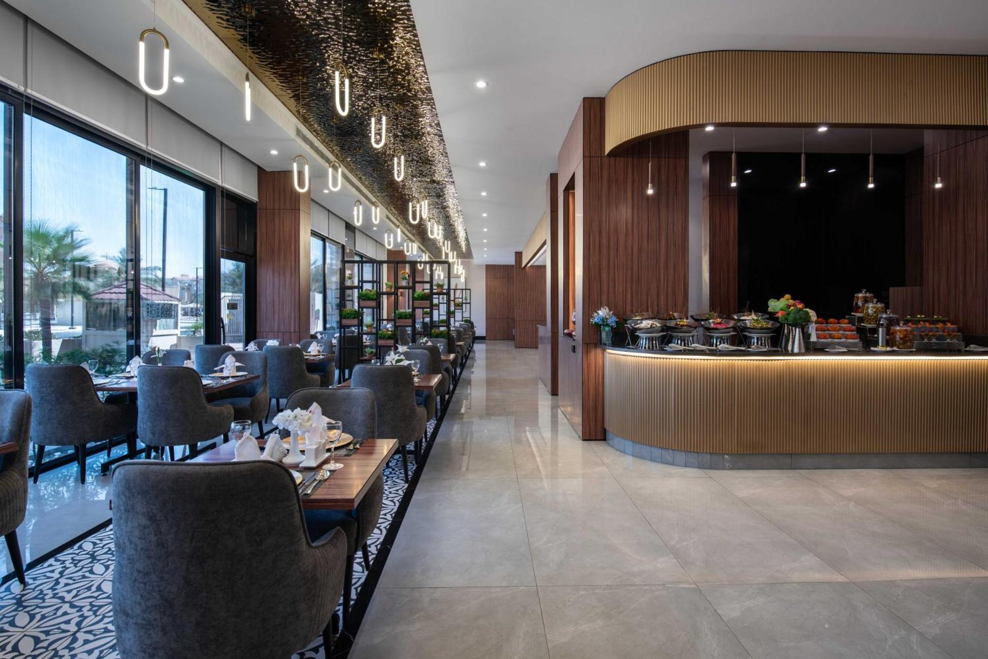 Warwick Al Jubail Hotel Exterior photo