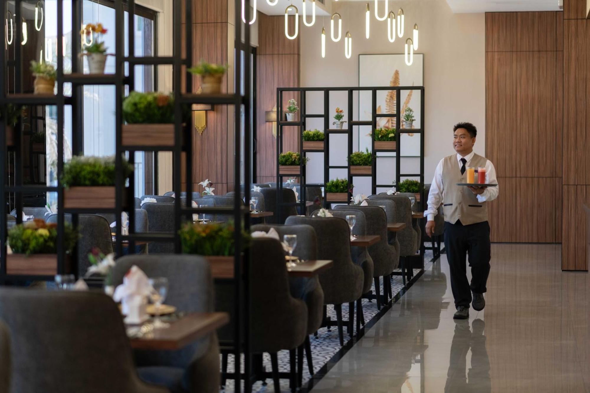 Warwick Al Jubail Hotel Exterior photo