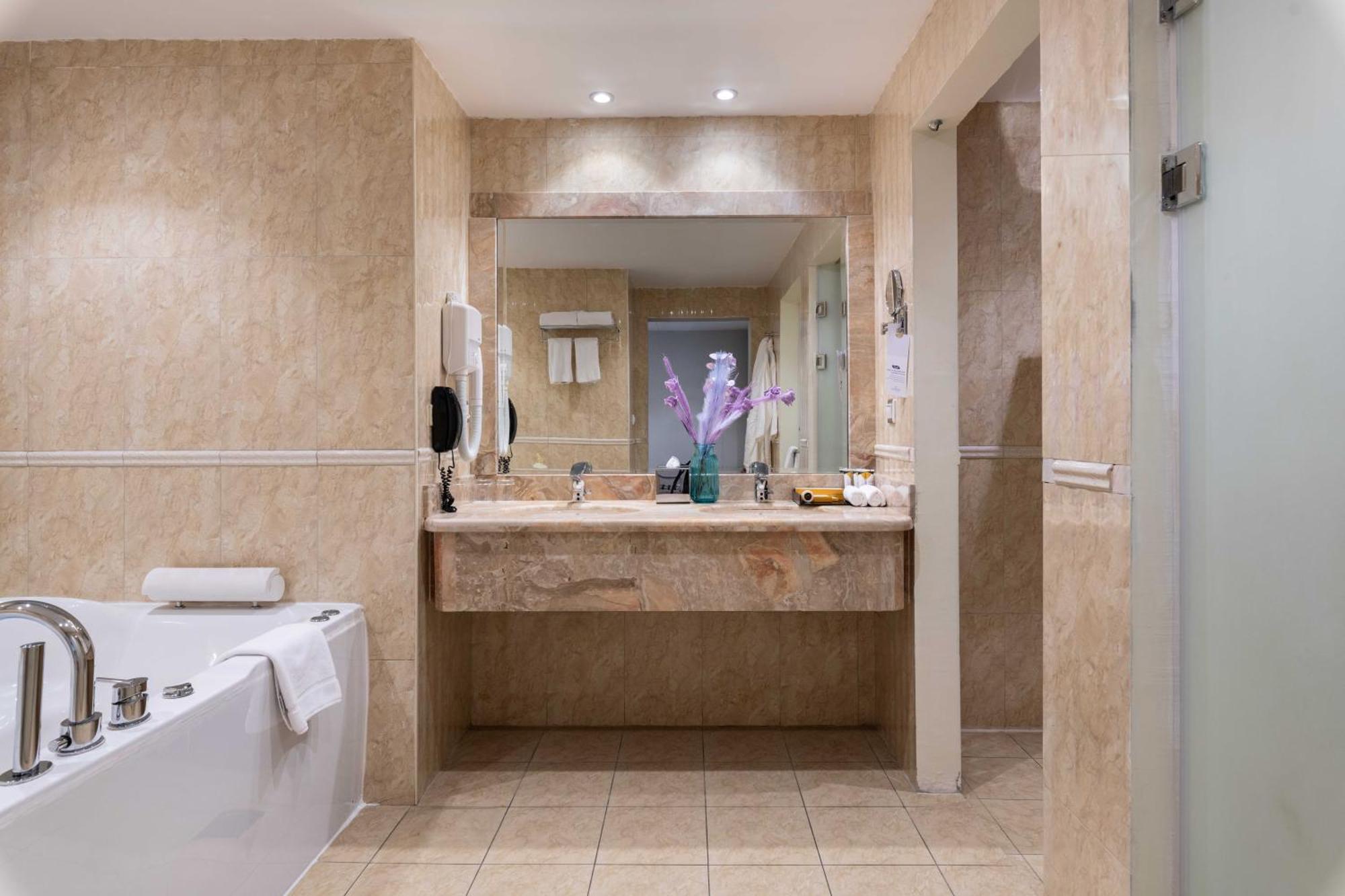 Warwick Al Jubail Hotel Exterior photo