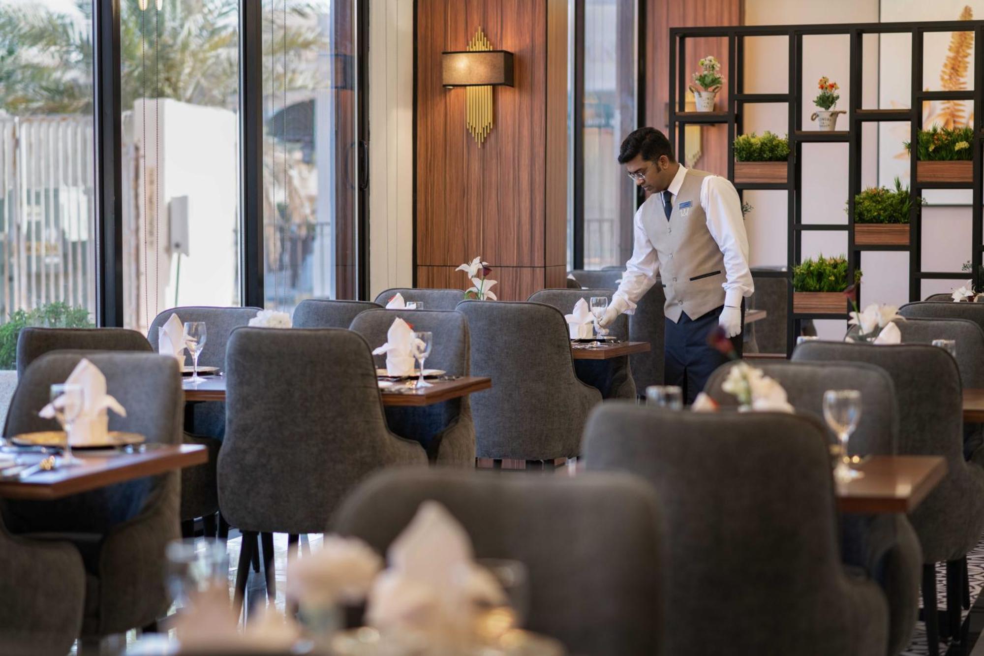 Warwick Al Jubail Hotel Exterior photo