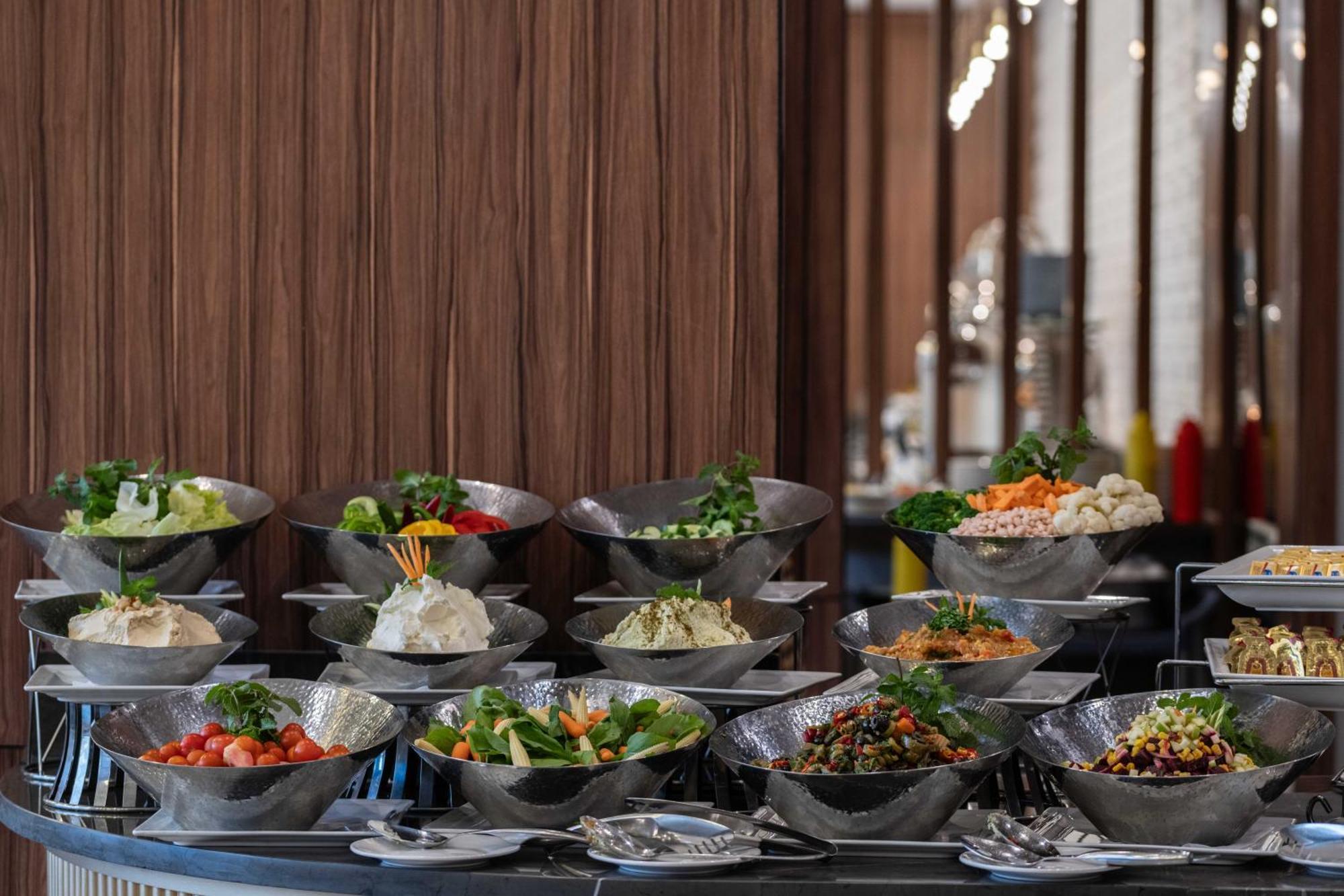Warwick Al Jubail Hotel Exterior photo